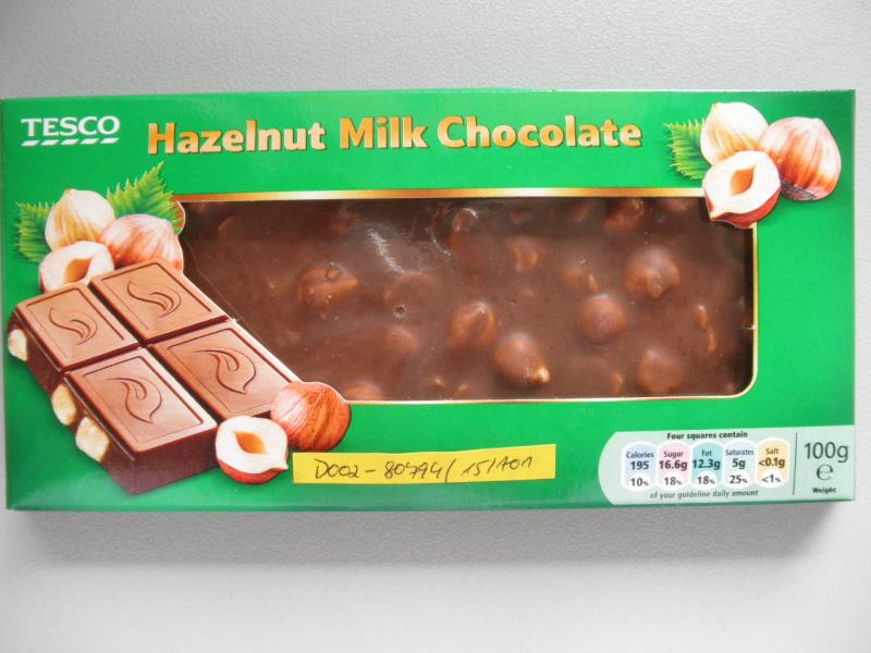 TESCO Hazelnut Milk Chocolate - Mléčná čokoláda s celými lískovými ořechy