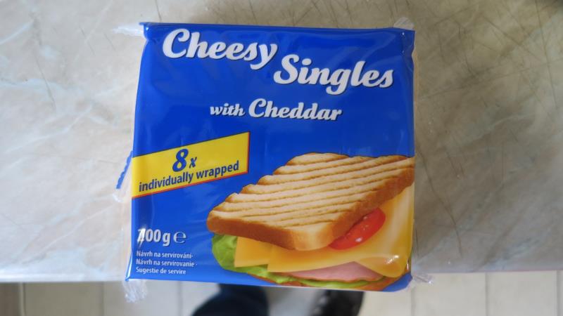 Cheesy Singles witth Cheddar, 200 g,  Tavený sýr se sýrem Cheddar