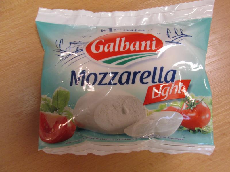 Galbani Mozzarella Light, Měkký nezrající sýr v nálevu se sníženým obsahem tuku.