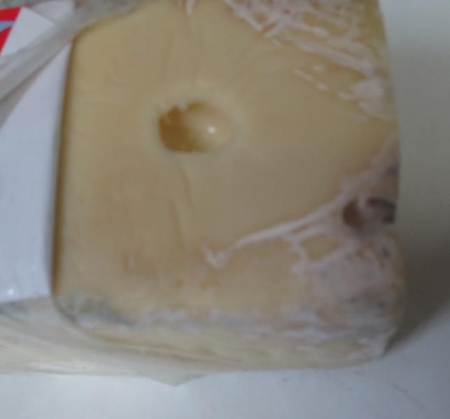 Polotvrdý zrající plnotučný sýr