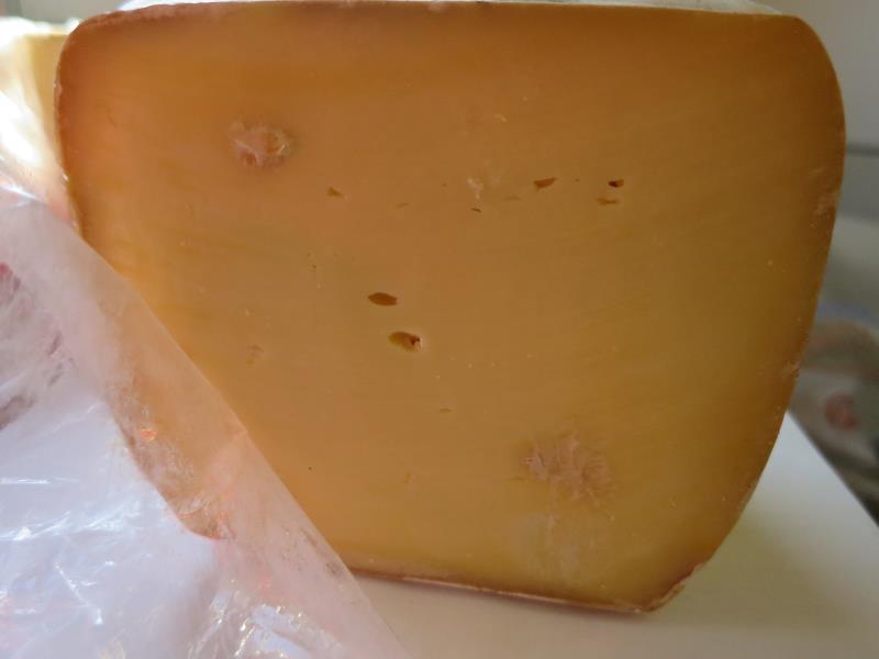 Sýr eidam uzený