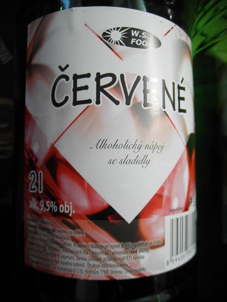 ČERVENÉ, ALKOHOLICKÝ NÁPOJ SE SLADIDLY