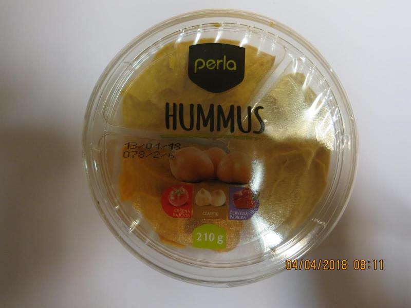 Triple Hummus (210 g): Pomazánka s cizrnou a se sezamem: pomazánka s cizrnou, se sezamem a s červenou paprikou; pomazánka s cizrnou, se sezamem a sušenými rajčaty
