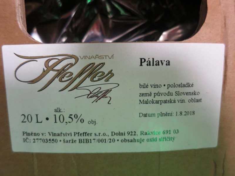 PÁLAVA, bílé víno polosladké,  alk.: 10,5 % obj.