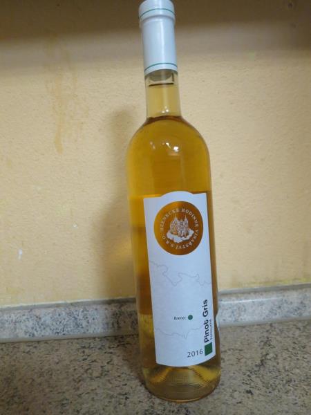 Pinot Gris, 2016, víno vyrobené v České republice z hroznů sklizených v Maďarsku, bílé - polosuché