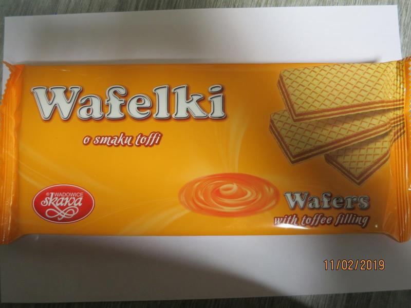 Wafelki o smaku toffi PLNĚNÉ OPLATKY S NÁPLNÍ S PŘÍCHUTÍ TOFFI (70,3%)