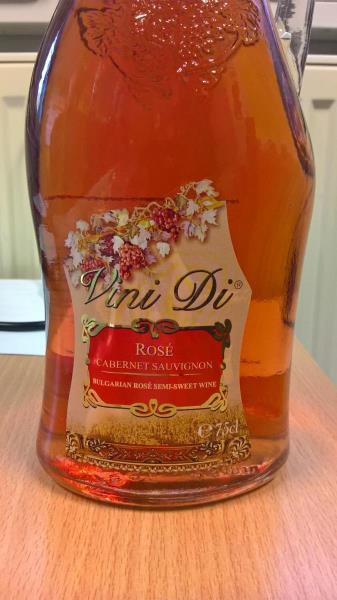 Cabernet Sauvignon rosé, Bulharské růžové víno polosladké, alk. 11% obj.