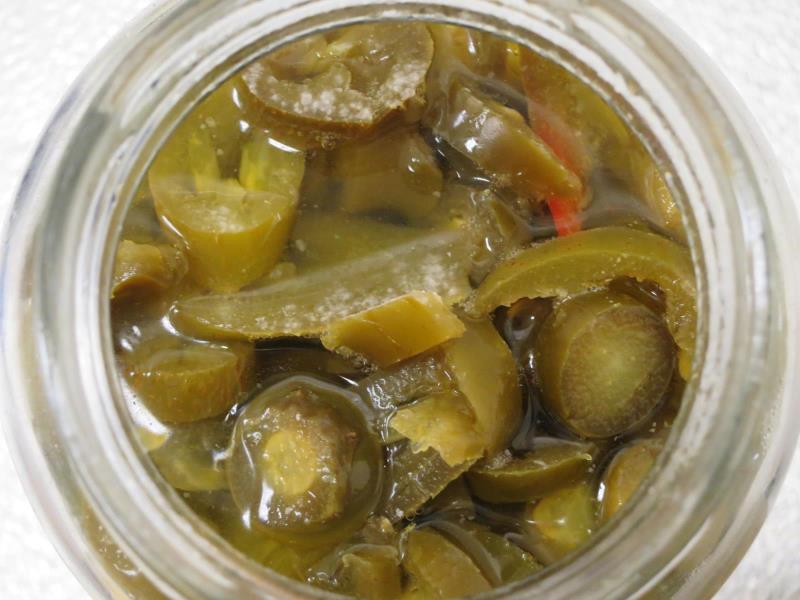 Pálivé zelené papriky Jalapeno v nálevu
