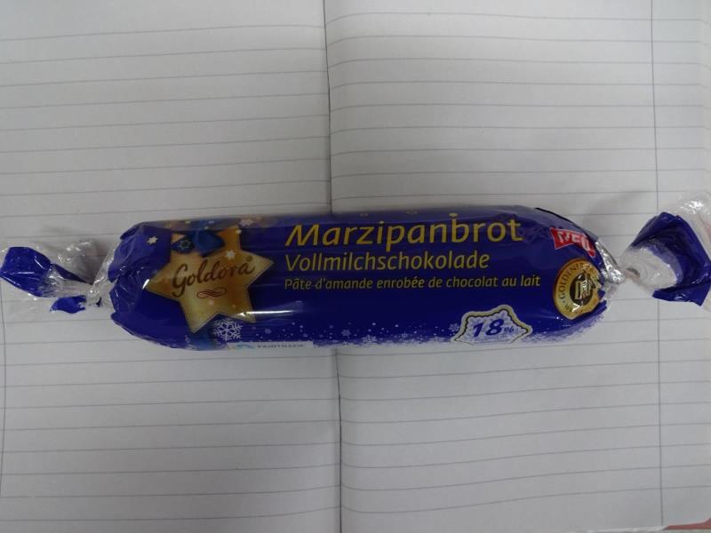 Marcipán s mandlemi (Marzipanbrot Vollmilchschokolade Pate d´amande enrobée de chocolat au lait)