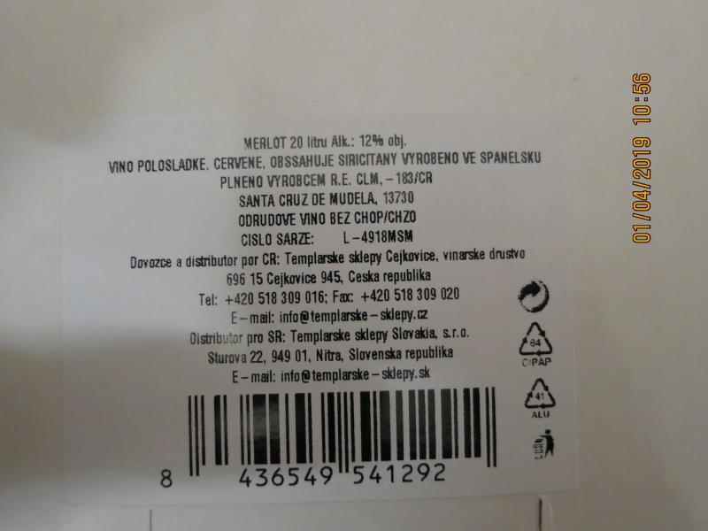 Merlot víno červené polosladké, vyrobeno ve Španělsku, alk. 12 % obj.