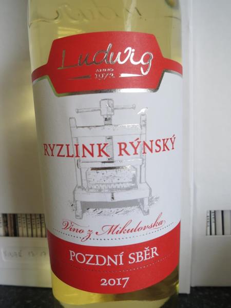 RYZLINK RÝNSKÝ, jakostní víno s přívlastkem, pozdní sběr, polosuché, alk.: 12,5 % obj., 