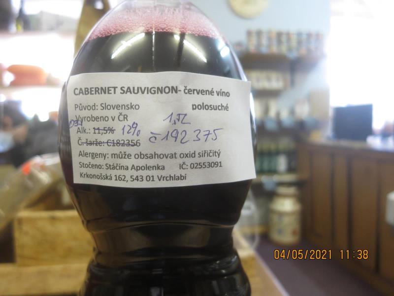 Cabernet Sauvignon - červené víno, polosuché, původ: Slovensko, Alk.: 12% obj.