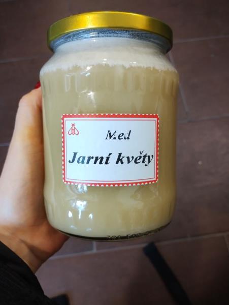 Med Jarní květy