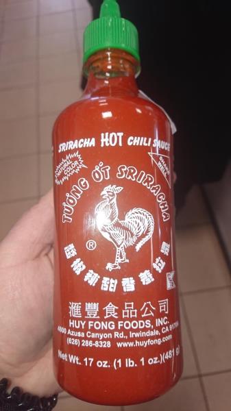 SRIRACHA-chilli omáčka (SRIRACHA HOT CHILI SAUSE- TÚÓNG ÓT SRIRACHA, HUY FONG FOODS, INC) (481 g)