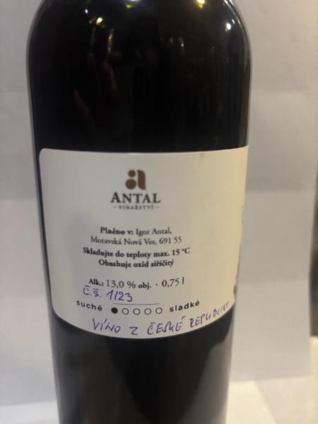 Merlot, červené víno suché, moravské zemské víno, ročník 2023, alk. 13,0 % obj, víno z České republiky