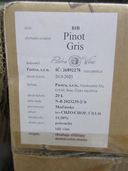 Pinot Gris, bílé víno, polosuché, alkohol obj. 11,50%, provenience: Maďarsko, balírna: Pastra, s.r.o.
