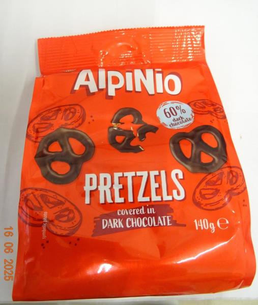 AlpiNio PRETZELS covered in DARK CHOCOLATE, SLANÉ LOUHOVANÉ PEČIVO (60%) V HOŘKÉ ČOKOLÁDĚ