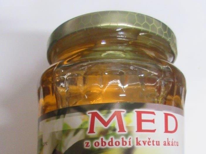 Med z období květu akátu