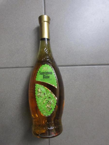 Sauvignon Blanc, bílé polosladké vino, Alk.11,5% OBJ., Vyrobeno v Moldavsku, Výrobce a stáčírna: AURVIN WINERY